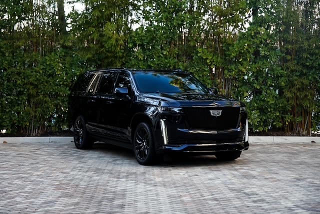 Cadillac Escalade — photo 2