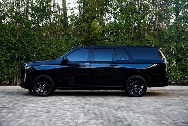 Cadillac Escalade — photo 3
