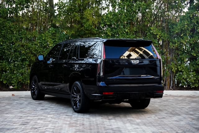 Cadillac Escalade — photo 4