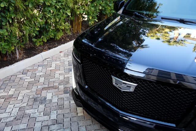 Cadillac Escalade — photo 8