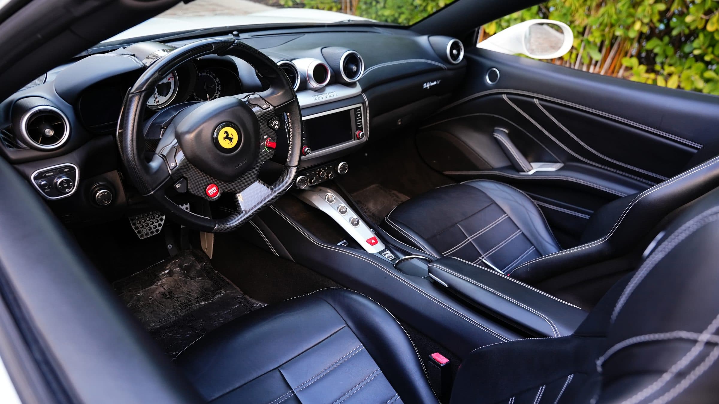 Ferrari California T — photo 10