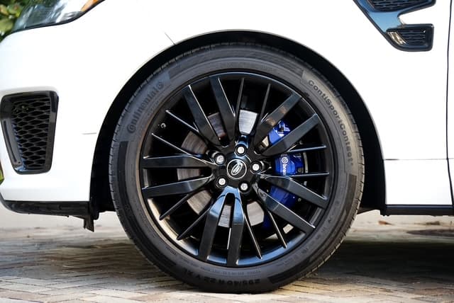 Range Rover Sport SVR — photo 8