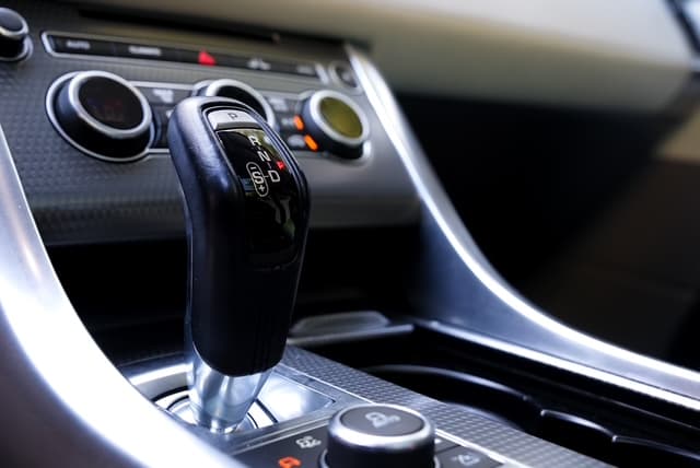 Range Rover Sport SVR — photo 12